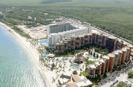 Garza Blanca / Villa del Palmar / Mousai